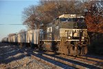 Eastbound Roadrailer approaches the diamonds